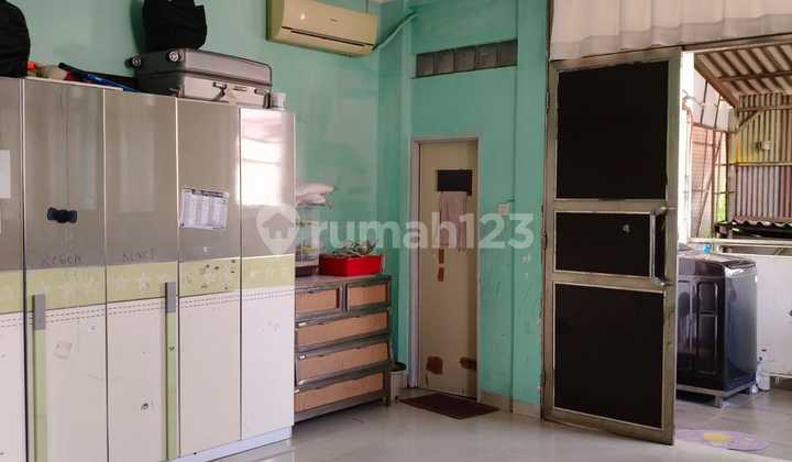 Dijual Ruko 2,5 Lantai SHM di Galur Jakpus