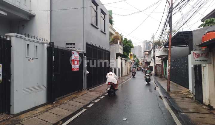 Dijual Rumah 1,5 Lantai Cocok Untuk Usaha Dekat ITC Cempaka Mas 2
