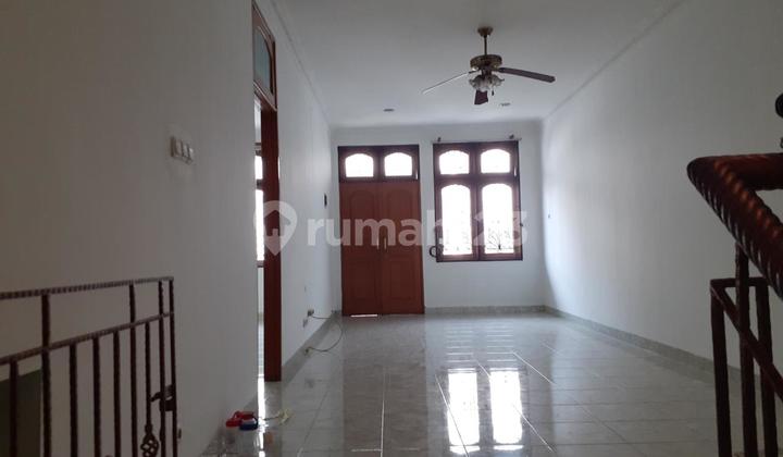 For Rent Cheap 2-Story House in Kelapa Gading, North Jakarta For Rent Cheap 2-Story House in Kelapa Gading, North Jakarta