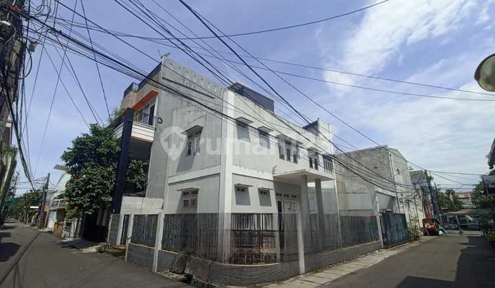 For Sale 2-Story Corner House in Kelapa Gading, North Jakarta For Sale 2-Story Corner House in Kelapa Gading, North Jakarta