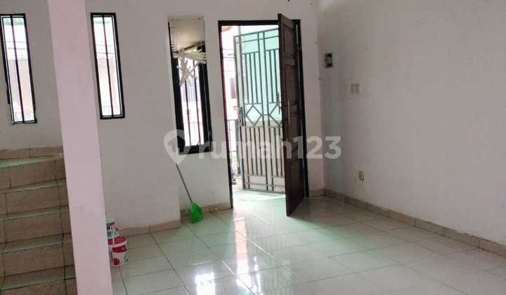 Disewakan Rumah 2 Lantai dalam Komplek di Gading Griya Disewakan Rumah 2 Lantai dalam Komplek di Gading Griya