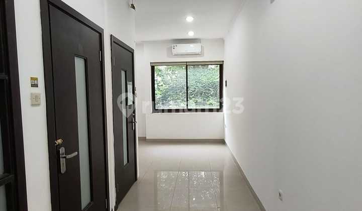 Disewakan Ruko 3 Lantai AC Tiap Lantai di Kelapa Gading Disewakan Ruko 3 Lantai AC Tiap Lantai di Kelapa Gading