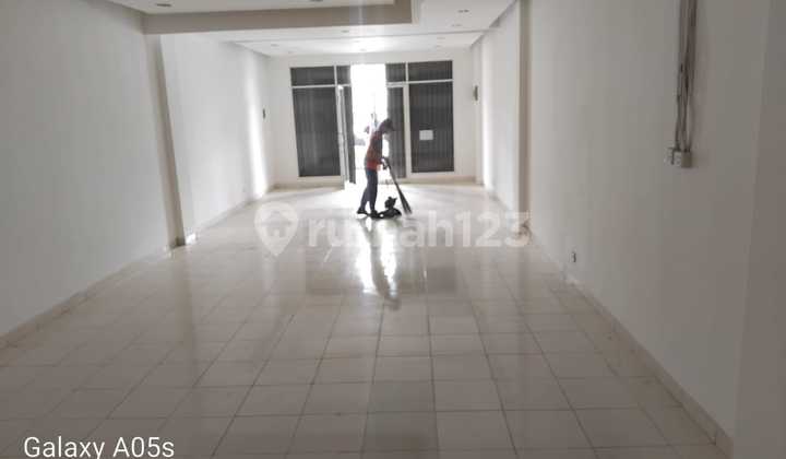 For Rent 4-Story Shop House in Kelapa Gading, North Jakarta For Rent 4-Story Shop House in Kelapa Gading, North Jakarta