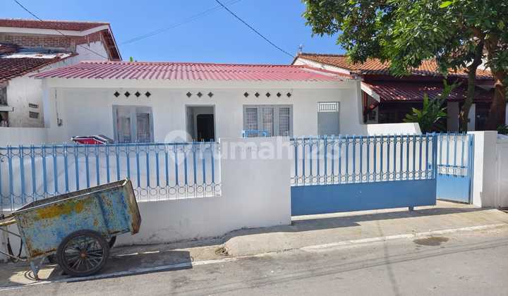 For rent, car-accessible house in Purwokerto.