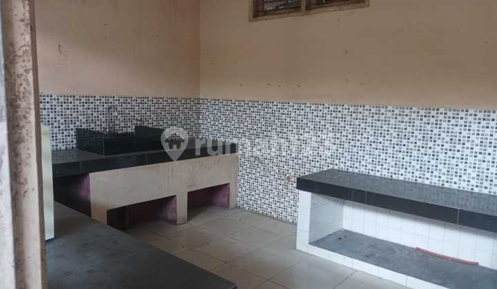 Ruko Dengan Area Luas + Parkiran di Purwokerto 4