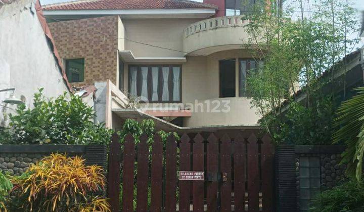 Rumah 3 Lantai Pinggir Jalan Raya Siap Huni 1