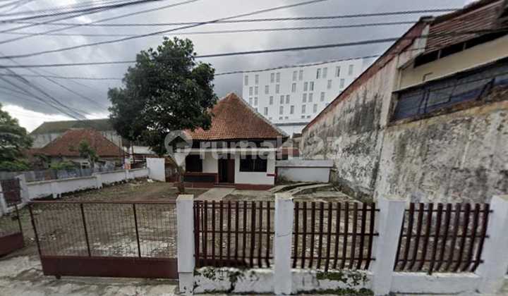 Vintage house for rent, suitable for a cafe in Purwokerto.