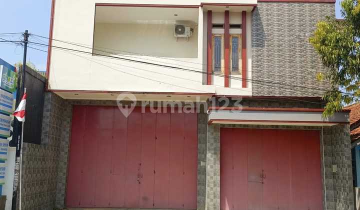 For sale: 2-story shop house + warehouse ready for use in Majenang 1