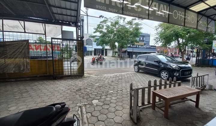 Commercial building for sale, ready for business, located in the center of Purwokerto city. 2