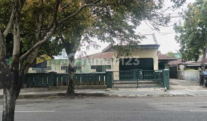 Dijual Rumah Ada Toko di Jalan Protokol Kota Cilacap