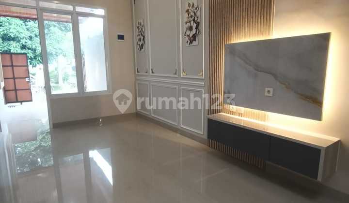 Rumah 3 kamar Tidur Plus Mezanin Full Renovasi Luas 90 m2 SHM