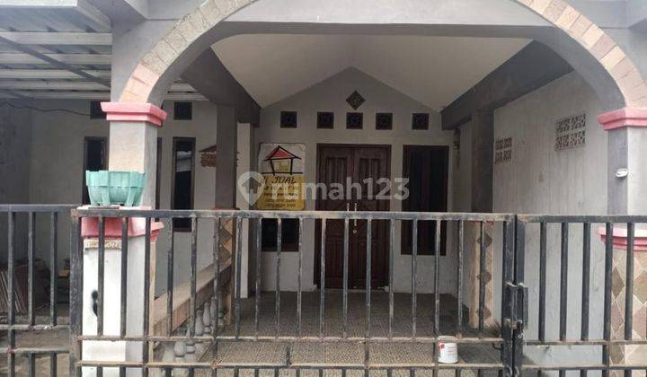 tampak depan dijual rumah siap huni shm