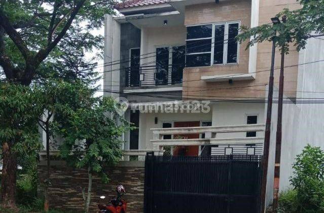 Dijual Rumah Huni 2 Lantai di The Holly Grand Sentul 2