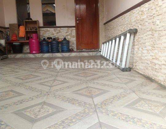 garasi/carport dijual rumah huni 2 lantai