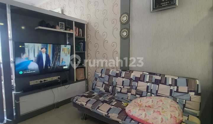 ruang keluarga dijual rumah 2 lantai boulevard