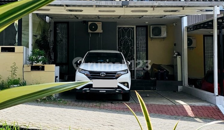 Dijual Rumah 3 Lantai  SHM Semi Furnished di Victoria Hill