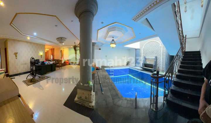 Dijual Rumah Kolam Renang Luas Rapi di Balekambang Kramat Jati 