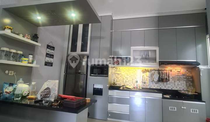 dapur dijual rumah 2 lantai boulevard