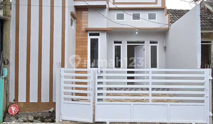 Rumah 3 kamar Tidur Plus Mezanin Full Renovasi Luas  72 m2 SHM
