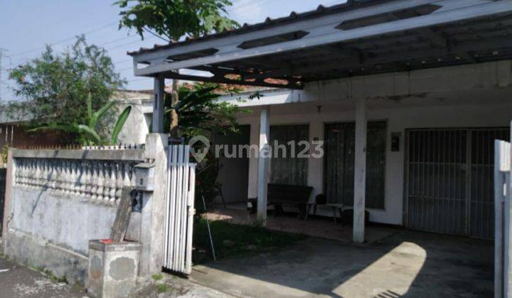 tampak depan dijual rumah luas 250 m2