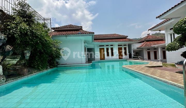 Dijua; Luxurious House with a Spacious Yard in Cireunghas, Sukabumi 2