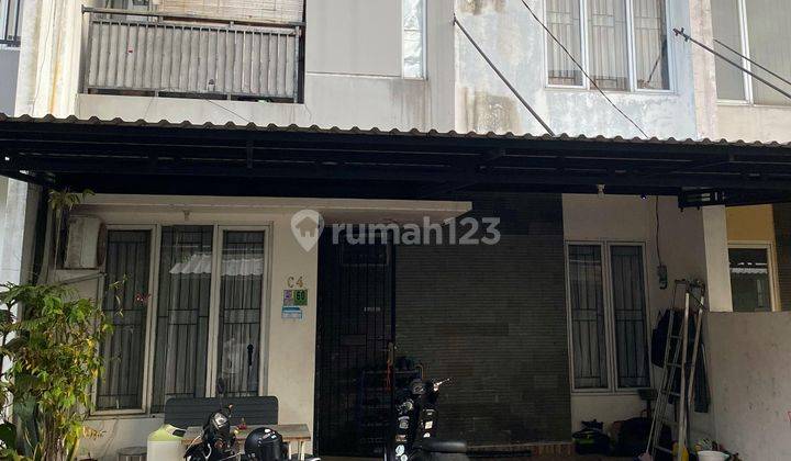 Dijual Rumah Siap Huni  di Town House Daffylagio Kedung Badak 2