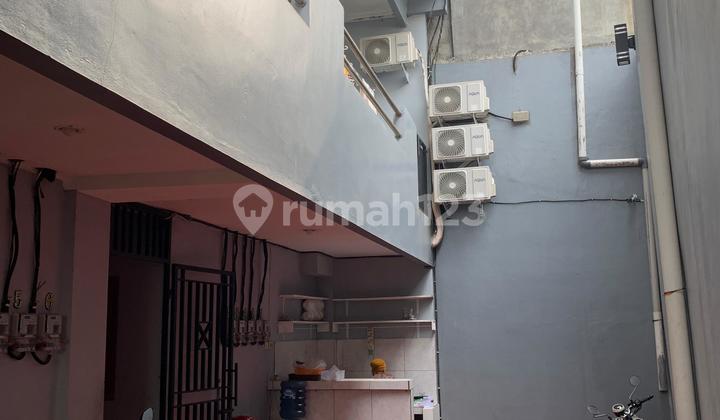 Dijual Rumah Kost 30 Kamar SHM Sebrang Univeristas Mercubuana