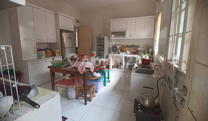 ruang makan dijual rumah area strategis di
