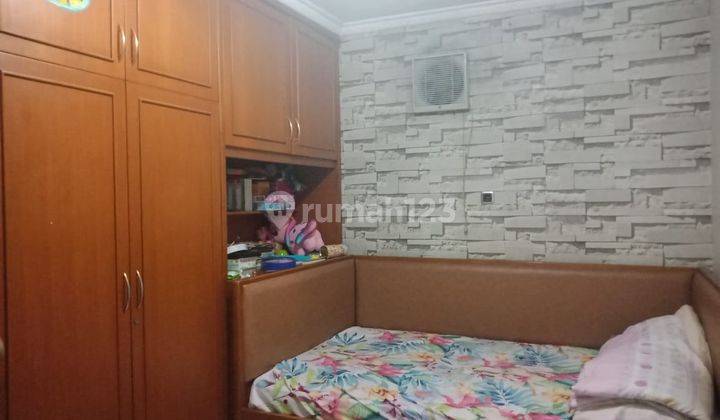 Dijual Rumah 2 Lantai 6 Kt 250m² di Jl. Flamboyan Banjar Wijaya 2