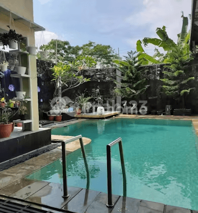 Deskripsi Dijual Rumah Furnished Kolam Renang di Sukaraja 1