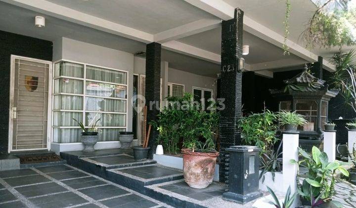 Dijual Rumah 3 Lantai Rapi Cantik di Jl Boulevard Cluster Ultima  1