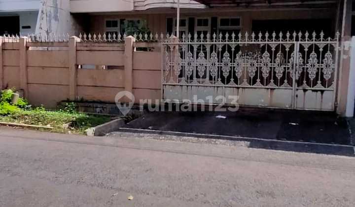 Rumah Besar Pinggir Jalan Rays Rumah Besar Pinggir Jalan Rays