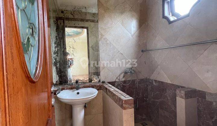 Rumah 3 lt besar dan mewah, baru renovasi 14