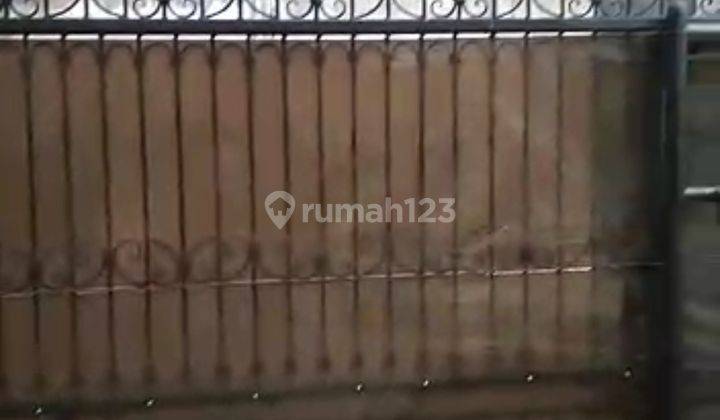 Rumah besar 2 lantai 2