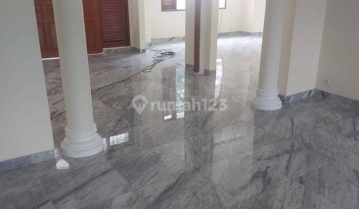 Rumah besar 2 lantai 4