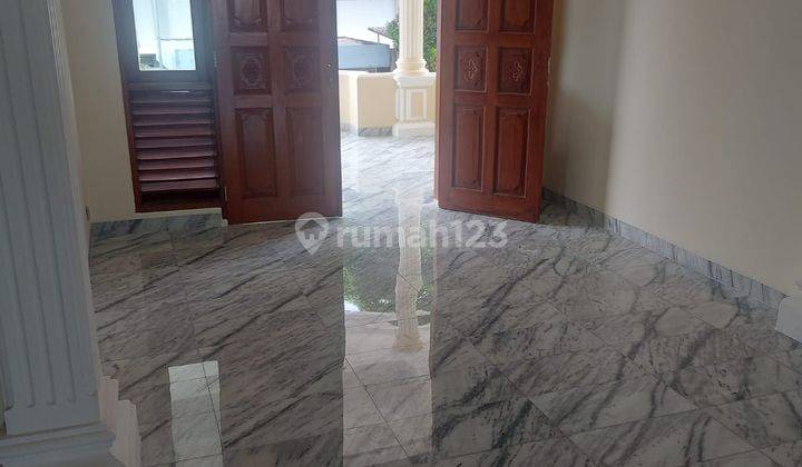 Rumah besar 2 lantai 10