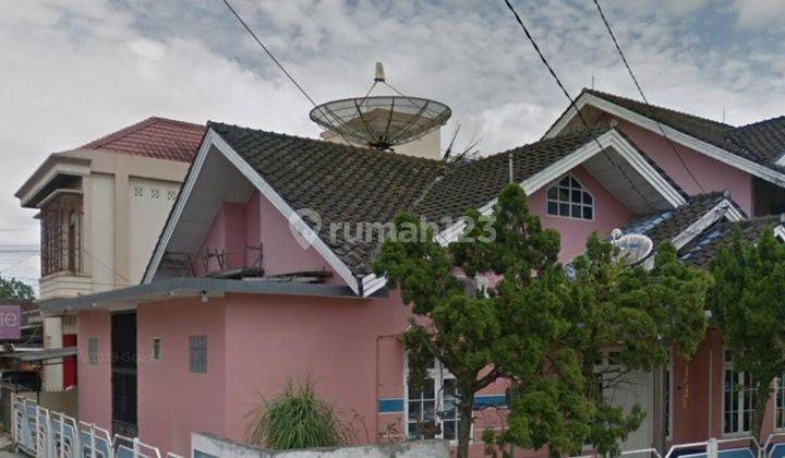 Rumah  Besar di Perumahan Gepita 1