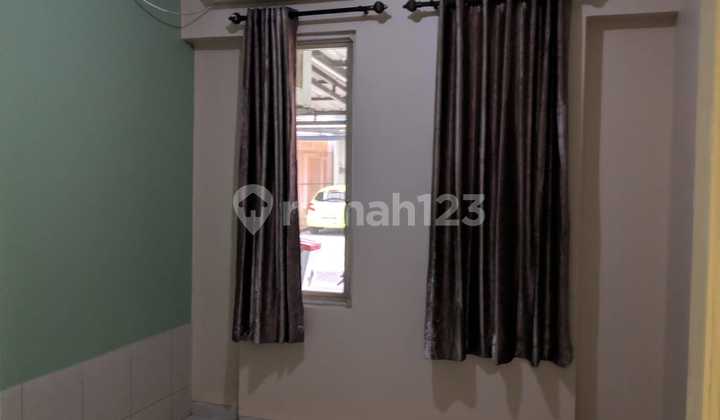 House has AC & Curtains 2