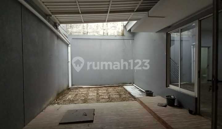 2-Story House Near Scientia