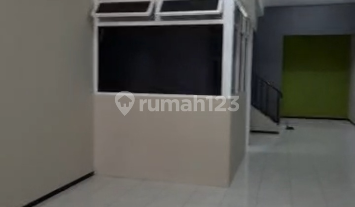 3-Storey Shop House with Spacious Parking 2