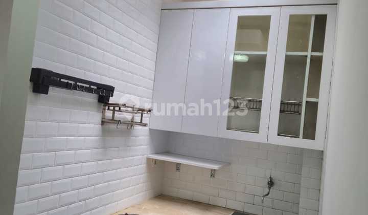 Rumah Cantik 2 Lt Semi Furnished