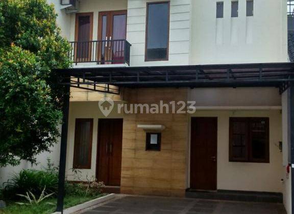 Disewakan 1 Unit Rumah Semi Furnish, Rapi Dan Siap Huni Di Townhouse Di Pejaten 1