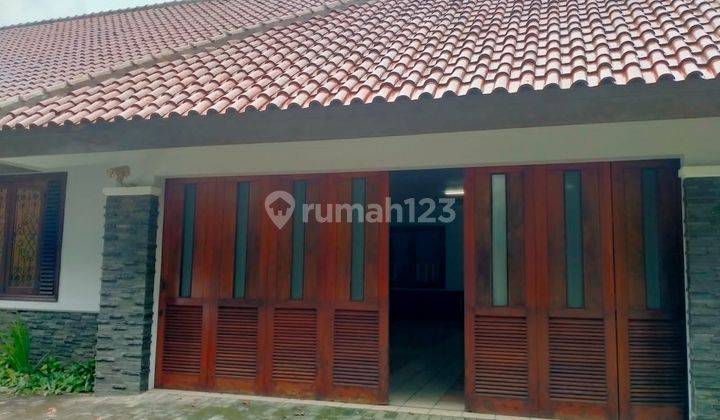 Disewakan Rumah di Jalan Diponegoro, Menteng Kondisi Bagus, Full Furnish dengan Private Pool 1