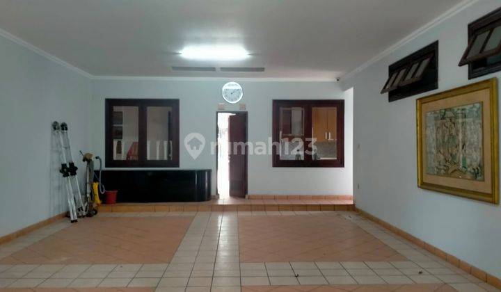Disewakan Rumah di Jalan Diponegoro, Menteng Kondisi Bagus, Full Furnish dengan Private Pool 15