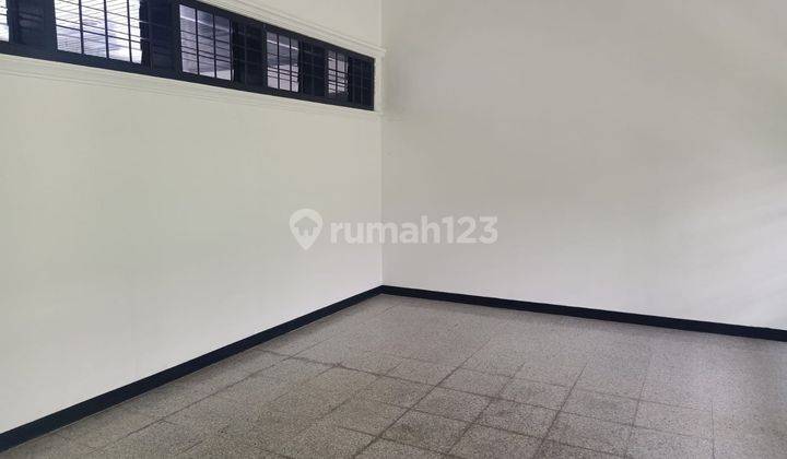 DISEWAKAN RUMAH RAYA DHARMAHUSADA INDAH KOMERSIAL AREA 5