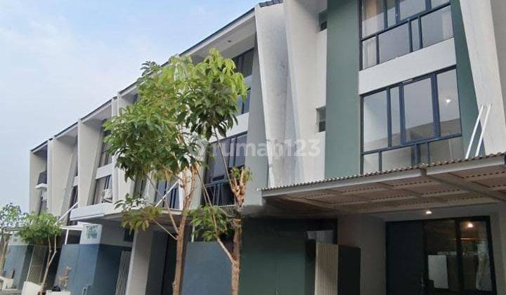 Dijual Rumah Baru Minimalis Royal Residence 3 Lantai Termurah 2