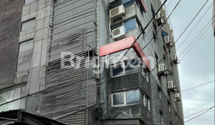 STRATEGIC AND BUSY SHOPHOUSE, IDEAL FOR BUSINESS IN KEMANG, SOUTH JAKARTA