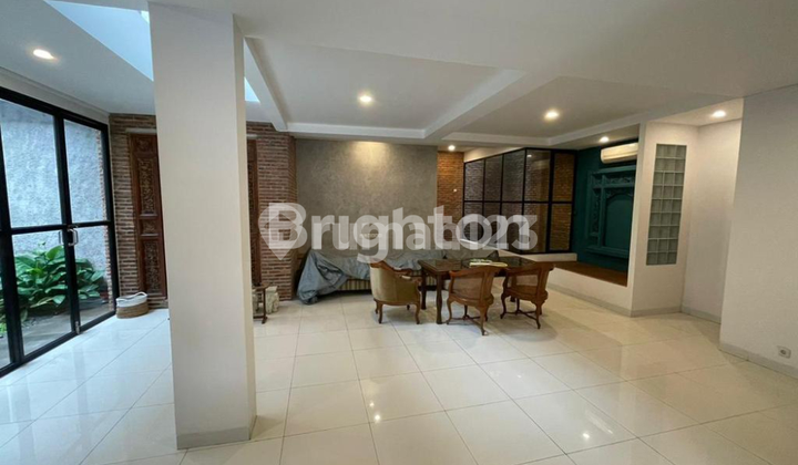 Rumah Modern Tropis Dekat Stasiun MRT Fatmawati Komplek Villa Delima Lebak Bulus Jakarta Selatan