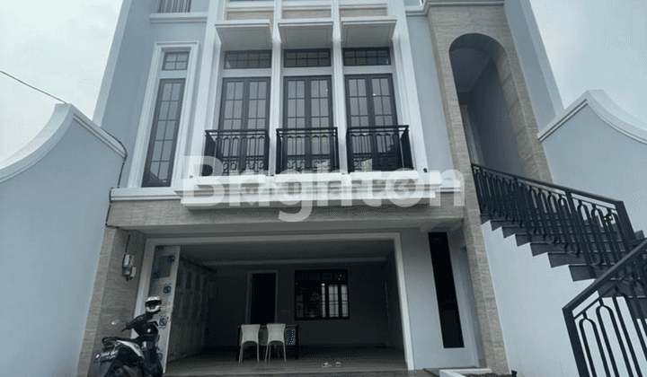 RUMAH BARU MEWAH AMERICAN CLASSIC  DESIGN STRATEGIS DEKAT KEMANG JERUK PURUT JAKARTA SELATAN 1