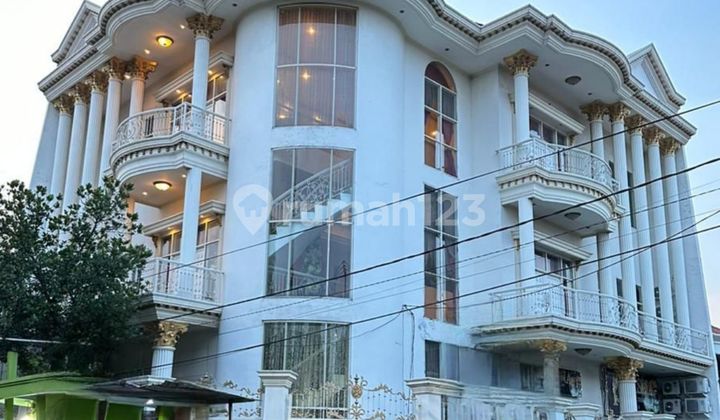 LUXURIOUS HOUSE NEAR UPN VETERAN RUNGKUT CAMPUS SURABAYA